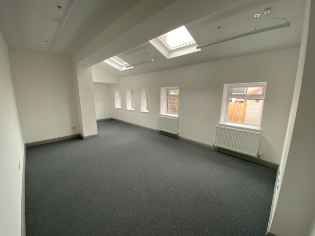 Ground floor open plan office to let
